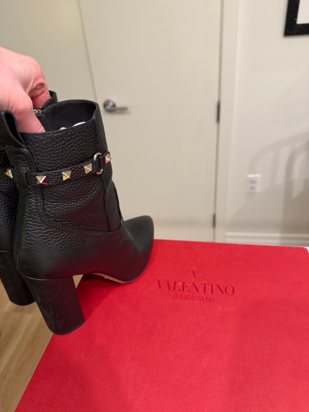 Valentino Garavani Rockstud Black Leather Heeled Ankle Boot 100mm Size 7.5 + Box - Picture 8 of 10